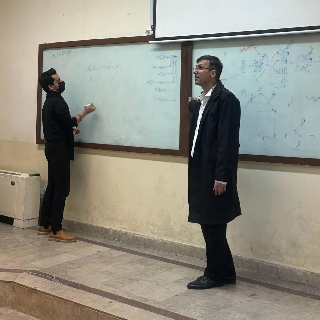 کلاس درس دانشگاه پیام نور واحد تبریز: گروه اقتصاد